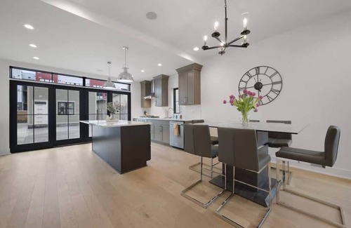 Italian Village House | Free Parking - Short North - King Bed - Convention