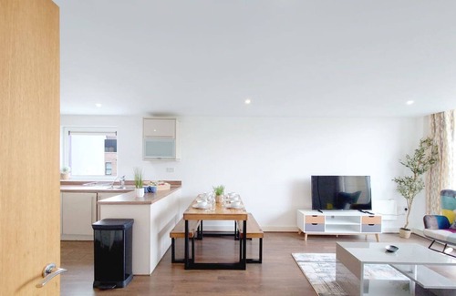 Newham Apartment | Free Parking: Two Bed Apartment London Docklands