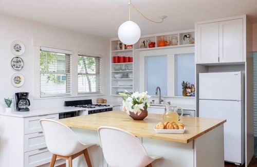 Hyde Park House | Free Parking, Walk to Food | Pastel - Portoro