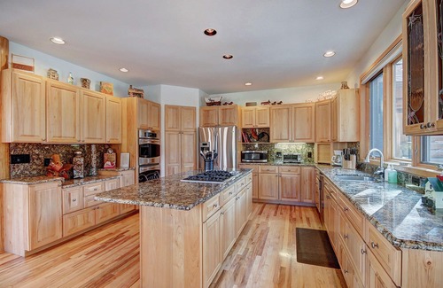 Boulder Ridge House | Free SkyCard Act -Lux Home, Close to Skiing, Outdoor Hot Tub -Boulder Lodge at P