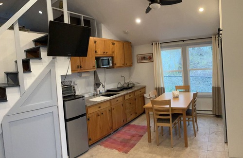 Bay Shore House | FREE STANDING1 bedroom. .5 mile SOUTHSHORE univ Hospital.4.5 mile Good Samaritan