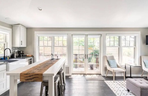 Fremont Cottage | Fremont cottage w/garage, light-filled, walkable