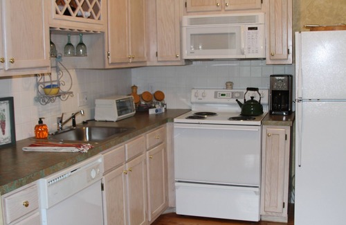 Fleetwood House | "French Country Barn Loft" Luxurious Couple's Escape on the New River