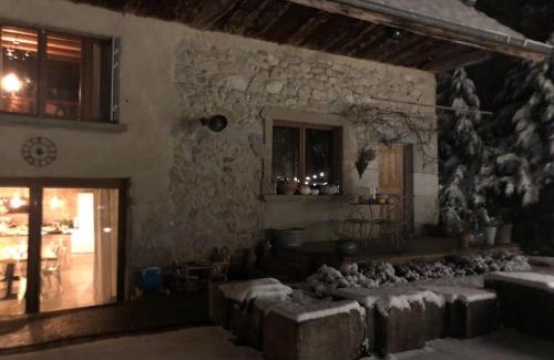 Hery-sur-Alby Villa | French Farmhouse between Lake & Mountain