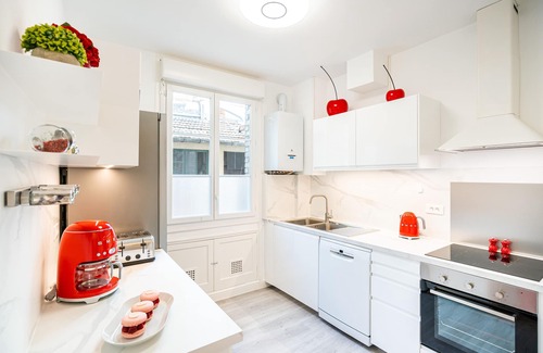 Hincmar Apartment | 💙🤍❤️ FRENCH TOUCH' CATHEDRAL