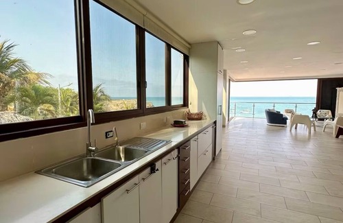 Ballenita House | Frente al mar en Punta Blanca, con acceso directo a la playa y 5 habitaciones
