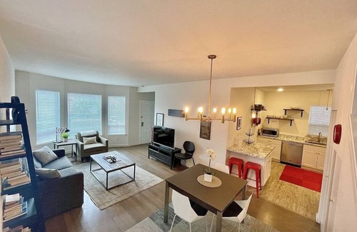 Minor House | Fresh & Hip in Fab Locale, Parking, Fenced Lush Oasis! 99 Walk Score!