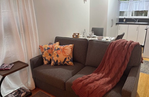 Carterton Cottage | Fresh new listing in Carterton, 1 bedroom fully self contained cottage.