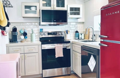 River District House | Freshly renovated 2-bedroom house in beautiful Bradenton with WiFi, AC