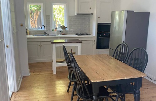 Quarry Hill House | Freshly renovated gem - 1.5km from the city centre