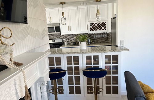 Alden Manor Apartment | Freshly renovated luxury retreat near USB Arena 2mi-JFK 6 mi-LGA 16 mi