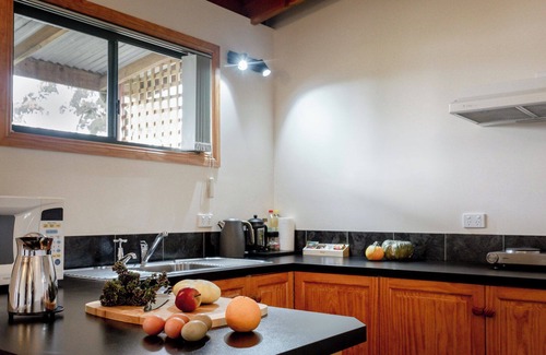 Coles Bay Apartment | Freycinet Cottage 1 - Freycinet Holiday Houses