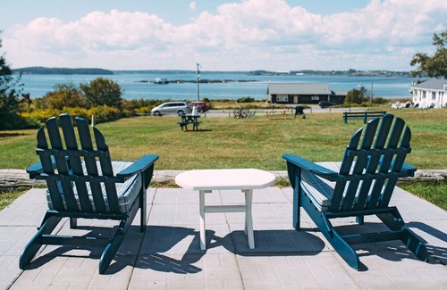 Welshpool Hotel | Friars Bay Inn & Cottages