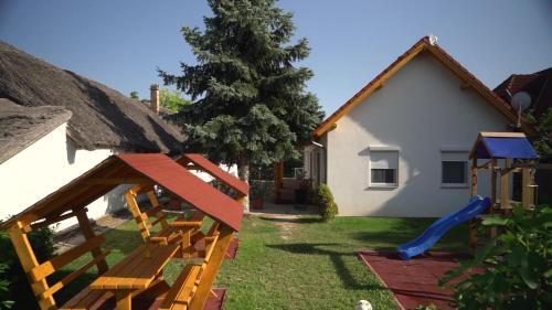Velence Apartment | Friends & Family Apartmanok Velence