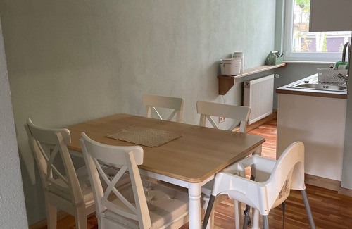 Kasendorf Apartment | Frisch Renovierte Ferienwohnung in Altem Wirtshaus