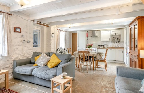 Llangennith House | Frog Cottage - Two Bedroom House, Sleeps 4