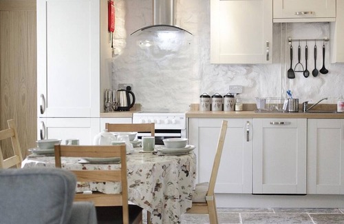 Llangennith House | Frog Lane Cottages - Three Bedroom House, Sleeps 6