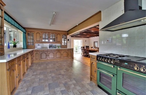 Church Minshull House | Frog Manor, Hot Tub and fantastic gardens