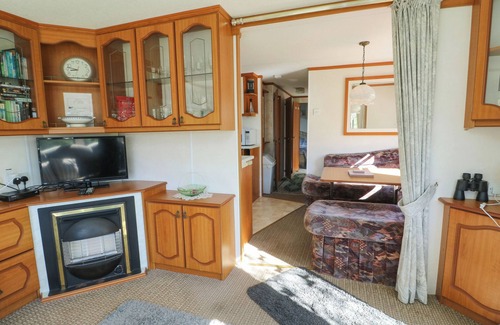 Cylch-Y-Garn Cottage | FRON DDERW CARAVAN, family friendly, with a garden in Llanfechell