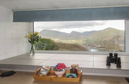 Gallt Y Foel Cottage | FRON HEULOG COTTAGE, romantic, country holiday cottage in Deiniolen