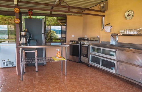 El Castillo Villa | Front Lake Volcano View Villa in La Fortuna with AC, Parking, WiFi, Kitchen