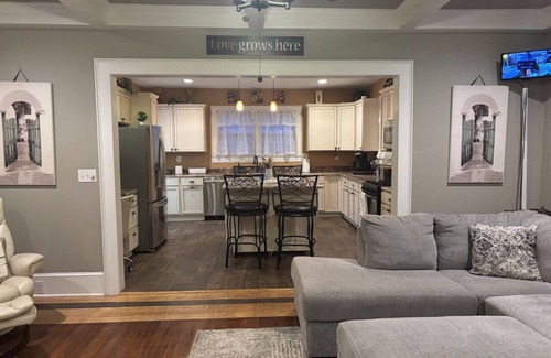 Spartanburg Apartment | Front Porch 2 Living Rooms Sleeps 8
