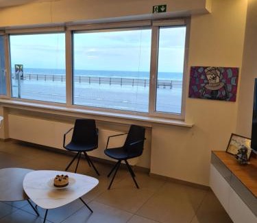 Ostend City Centre Apartment | frontaal gelijkvloers seaview 80m² 2 slp