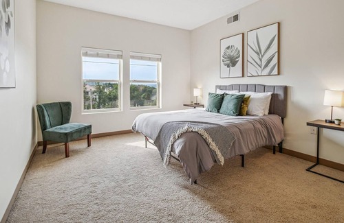 Oakland Apartment | Frontdesk | 1 BR Apt near Phipps Conservatory