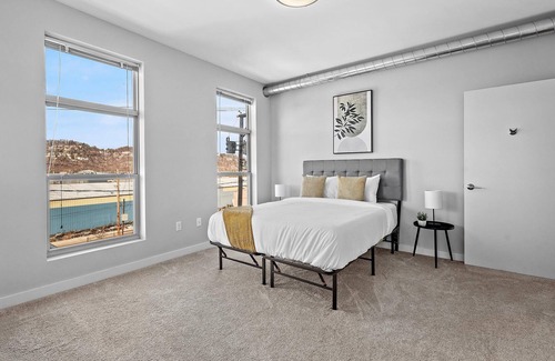 Lower Lawrenceville Apartment | Frontdesk | 2 BR Family Apt by Phipps Conservatory