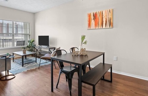 North Shore Apartment | Frontdesk | Bright 1 BR on the North Side