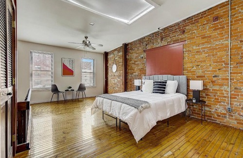 Old City Apartment | Frontdesk I Mariner's Court Apts Northern Liberties Philadelphia