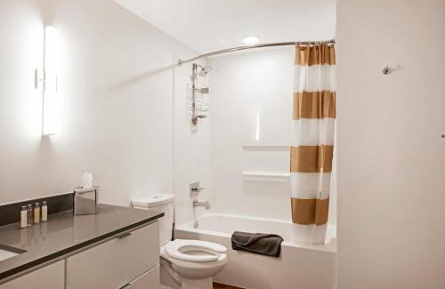 Hanover Place Apartment | FRONTDESK Midtown Studio Apt near KC Nightlife