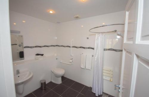 Caherdaniel Villa | Fuchsia Lodge - New Luxury 5* Beachside Lodge with Sauna - 4 beds ensuite - Spectacular Location