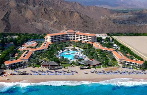 Al Aqah Resort | Fujairah Rotana Resort & Spa - Al Aqah Beach