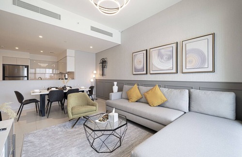 Downtown Dubai Apartment | Full Burj Khalifa View|Brand New 3BR+1 Guest Room
