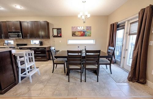 Grande Prairie House | Full House /Game Room /Hot Tub /TV Projector