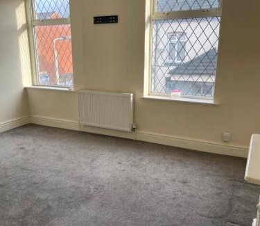 Stockport House | Full House to rent in the village of Romiley