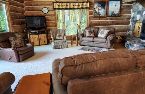 Hackensack Cabin | Full Log Family Lodge - private dock/beach & fire pit