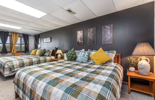 Apple River Cabin | Full Retreat 2 Motel Style Rooms l 4 beds