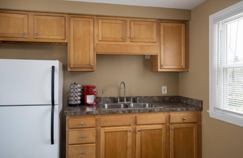West Seneca Apartment | Full stocked park view flat in South Buffalo w/garage parking