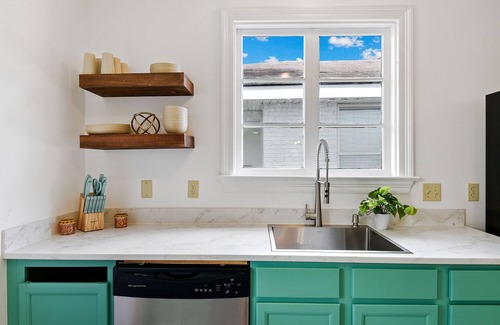 Lakeview Apartment | Full unit off Canal Blvd. 4 miles from French Qtr.