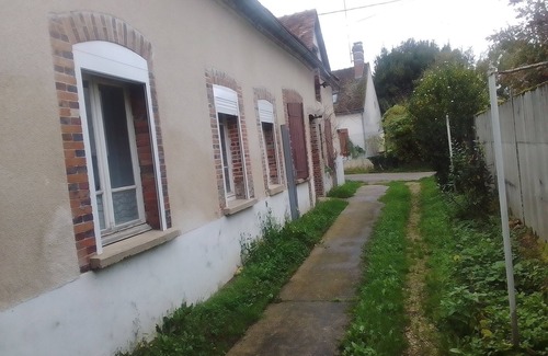 La Celle-Saint-Cyr Apartment | Fully equipped house. Total peace and comfort.