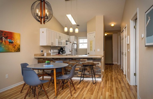 Charlevoix Condo | Fully Equipped 2BR Condo 3 Blocks to Beach, Set Between Downtown &Castle Farms