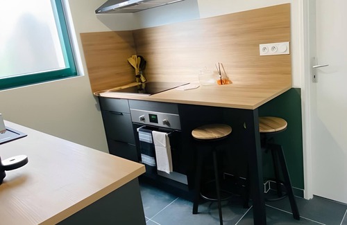 Neuville-sur-Ain Apartment | Fully Equipped Independent Apartment in the Heart of L'Ain, 2 steps from River!n