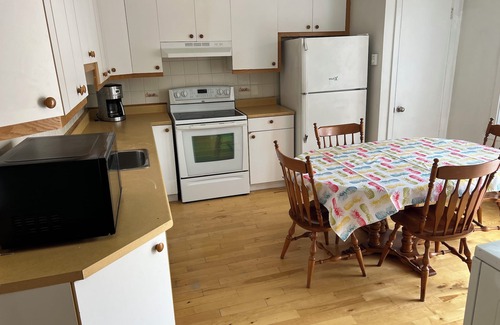 Montreal Apartment | fully-equipped room
