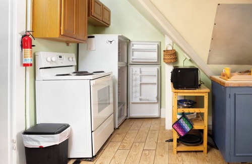 Brattleboro Apartment | Fully Furnished 2bdrm/Pet Friendly!