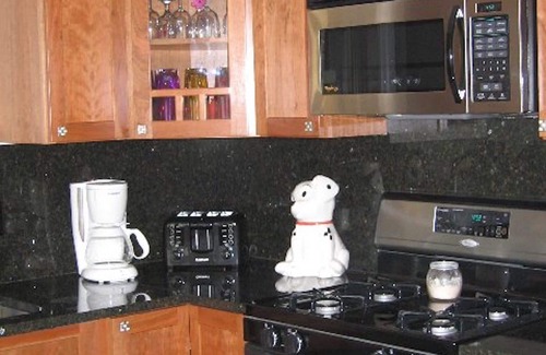 Union Pier House | Fully Furnished 3 Bedroom Home in a Tranquil Wooded Setting