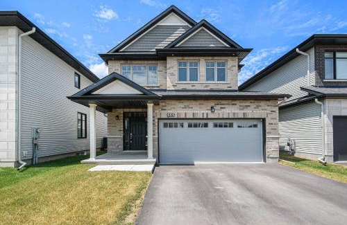 Ottawa Division House | Fully Furnished 4 Bedroom House in Ottawa