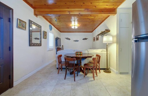 Chatsworth House | Fully Furnished Cottage Los Angeles California