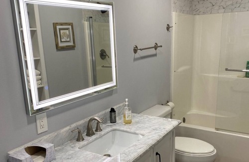 Crockett House | Fully furnished Executive suite for single or couples.